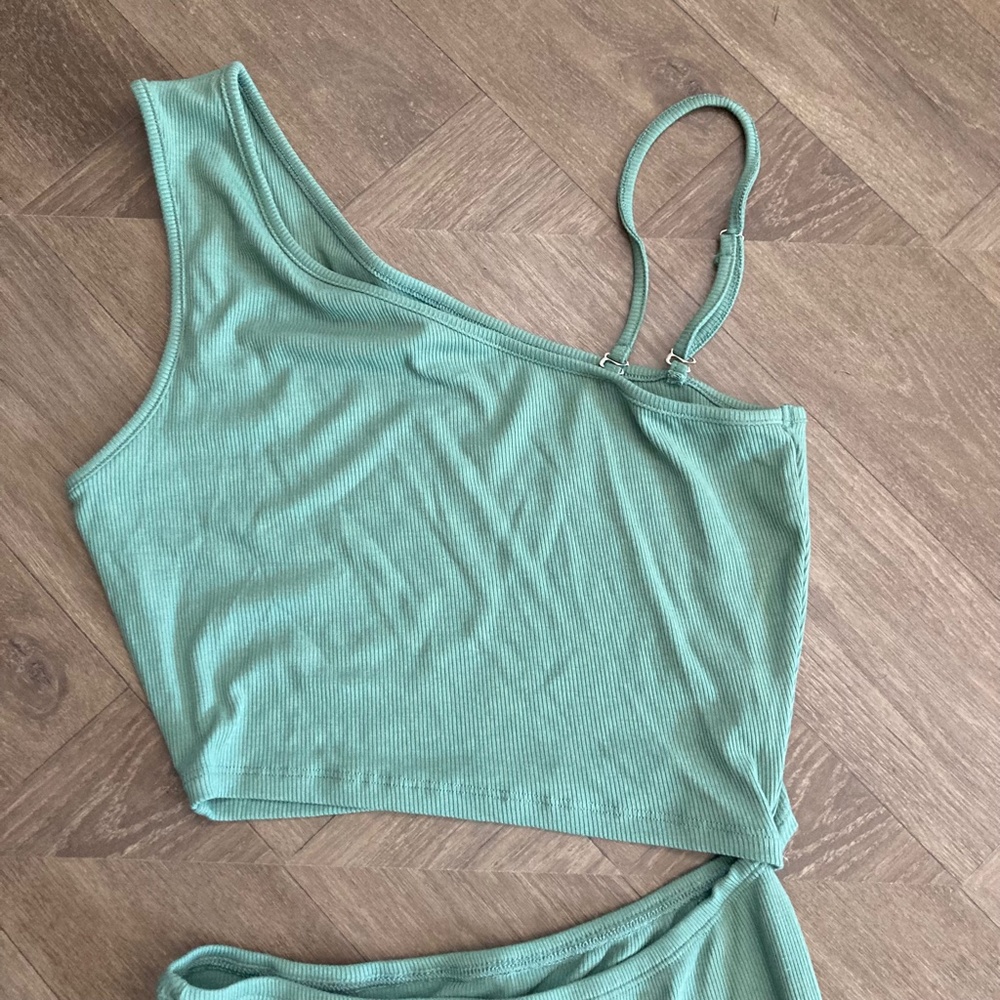 NWOT Ribbed Green One Shoulder Cut Out Dress - Picture 4 of 7
